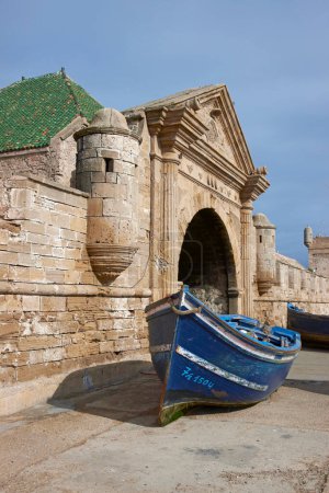 Téléchargez les photos : Blue boats in Historic Harbour - en image libre de droit