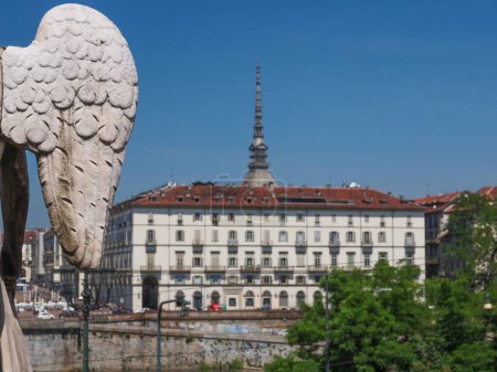 Téléchargez les photos : Piazza Vittorio Turin au soleil - en image libre de droit