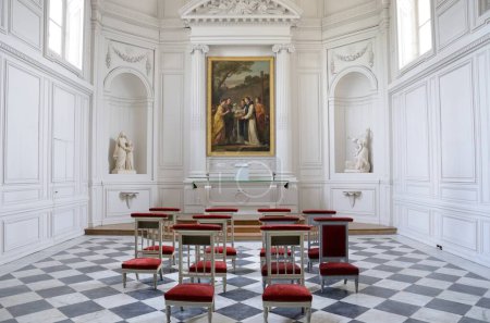 Téléchargez les photos : Chambre d'hôtes au Château de Varsailles - en image libre de droit