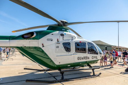 Téléchargez les photos : Eurocopter EC135 modèle, hélicoptère - en image libre de droit
