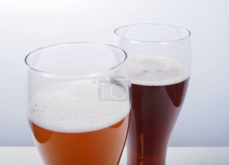 Foto de Dos vasos de cerveza alemana - Imagen libre de derechos