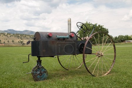 Téléchargez les photos : Funky Old Tractor à Masonville, CO - en image libre de droit