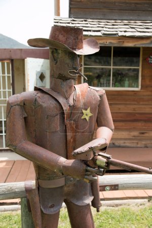 Téléchargez les photos : Une statue en métal d'un shérif à Masonville - en image libre de droit