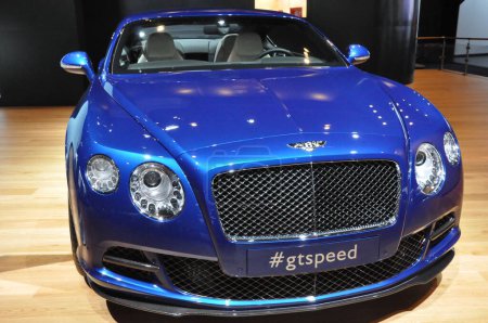 Téléchargez les photos : Bentley Continental GT sur le salon de l'automobile - en image libre de droit