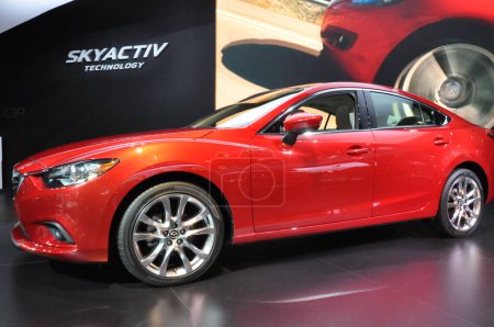 Téléchargez les photos : Mazda 6 Berline sur le salon de l'automobile - en image libre de droit