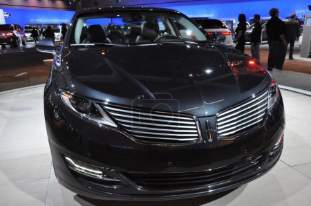 Téléchargez les photos : Lincoln MKZ voiture, concept de salon de l'auto - en image libre de droit