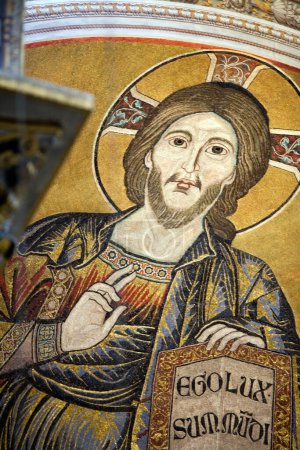 Téléchargez les photos : "Duomo intérieur, la mosaïque de Jésus-Christ Pantocrator - Pise
" - en image libre de droit