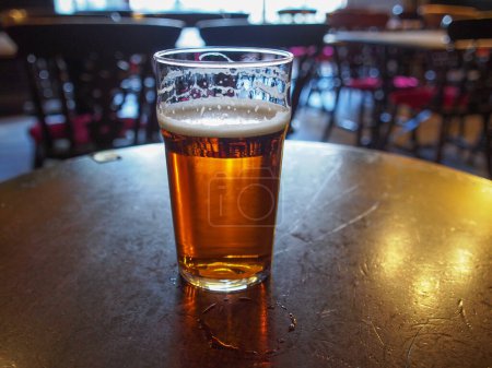 Téléchargez les photos : Ale beer glass on table - en image libre de droit