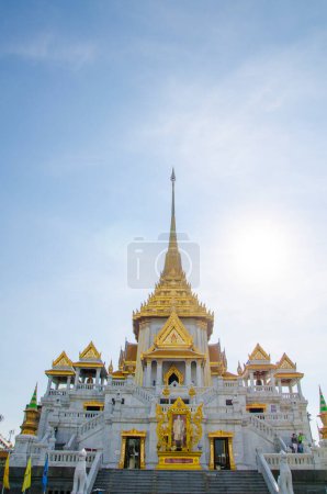 Téléchargez les photos : Temple thaïlandais Wat Trimit - en image libre de droit