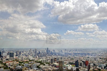 Foto de Vista desde la torre de Baiyoke II el 3 de julio de 2014 BANGKOK - julio - Imagen libre de derechos