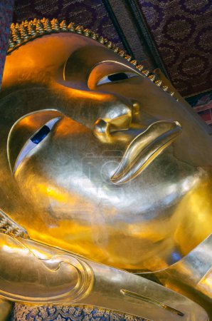 Téléchargez les photos : Statue de bouddha thaï au temple wat pho - en image libre de droit