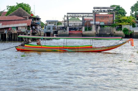 Téléchargez les photos : "BANGKOK - 3 juillet : Rivière Chao Phraya" - en image libre de droit