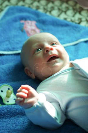 Téléchargez les photos : Un charmant petit bébé - en image libre de droit