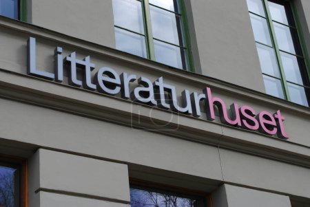 Téléchargez les photos : Litteraturhuset chanter sur le bâtiment - en image libre de droit