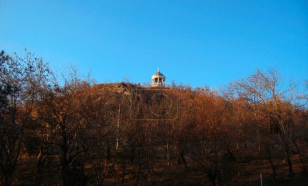 Téléchargez les photos : Harpe Aeolus en automne. Pyatigorsk Monuments et monuments - en image libre de droit