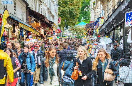 Téléchargez les photos : Rue de Steinkerque sur la colline Montmartre à Paris, France - en image libre de droit