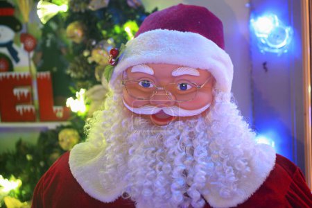 Foto de Santa Claus y luces festivas - Imagen libre de derechos