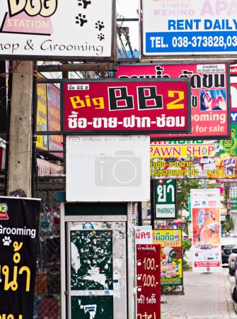 Téléchargez les photos : Panneaux de Magasin à Pattaya, Thaïlande - en image libre de droit