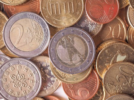 Foto de Primer plano de las monedas en euros. - Imagen libre de derechos