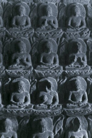 Foto de Milagro de Sravasti, Cueva Ajanta No. 7, figuras de Buda - Imagen libre de derechos