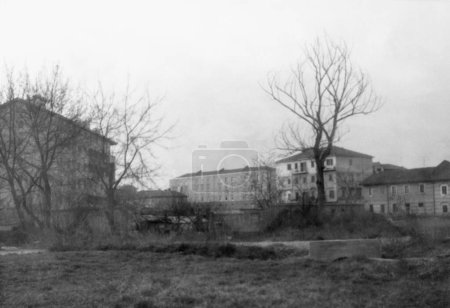 Téléchargez les photos : Frange urbaine rurale noir et blanc - en image libre de droit