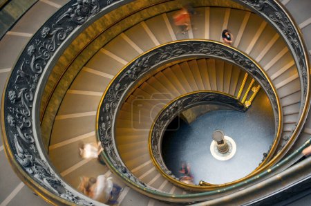 Téléchargez les photos : Escalier du musée du musée vatican, italie - en image libre de droit