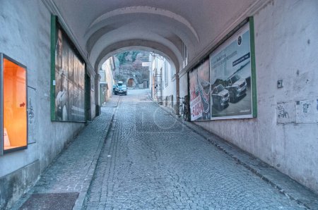 Foto de GRAZ, AUSTRIA - 14 ENE: Turistas por las calles de la ciudad el 1 de enero - Imagen libre de derechos