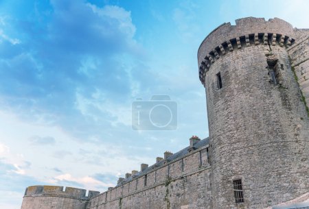Téléchargez les photos : Belle vue sur l'architecture médiévale de Saint Malo - France - en image libre de droit