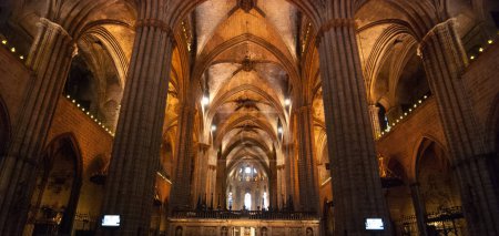 Téléchargez les photos : À l'intérieur d'une cathédrale à Barcelone, Espagne - en image libre de droit