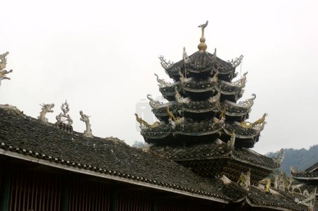 Foto de El templo del dragón sobre fondo de la naturaleza - Imagen libre de derechos