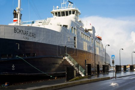 Téléchargez les photos : Le Boknafjord Car Ferry attaché dans le port de Stavanger - en image libre de droit