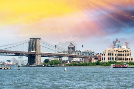 Téléchargez les photos : Le pont de Brooklyn au crépuscule - en image libre de droit
