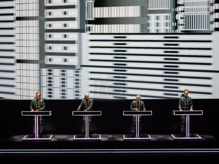 Téléchargez les photos : Groupe électronique allemand Kraftwerk performance, Oslo, Norvège - en image libre de droit