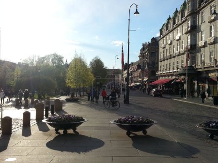 Téléchargez les photos : Personnes dans la rue de la ville, Oslo - en image libre de droit