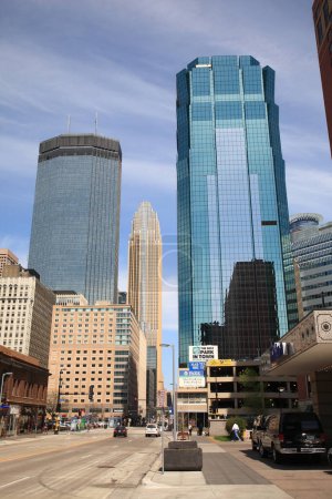 Foto de Minneapolis Towers vista de fondo - Imagen libre de derechos