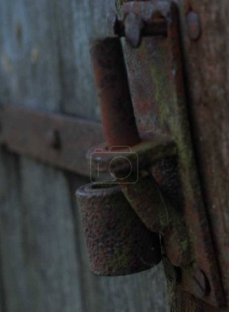 Téléchargez les photos : Fermer une porte métallique - en image libre de droit
