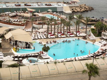 Téléchargez les photos : Piscine Hôtel Riviera Liban - en image libre de droit