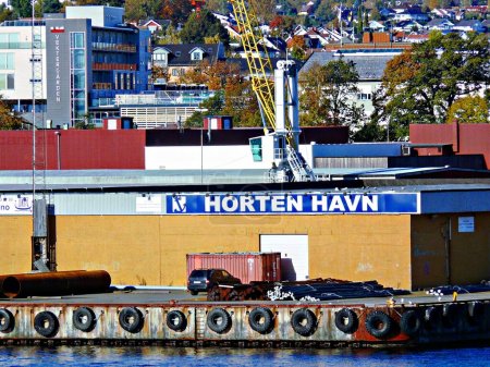 Téléchargez les photos : Horten Harbor, Norvège vue de fond - en image libre de droit