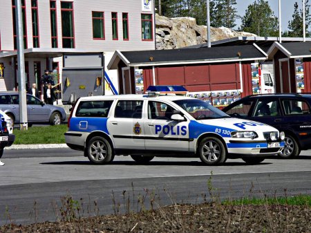 Téléchargez les photos : La police en Norvège la journée - en image libre de droit