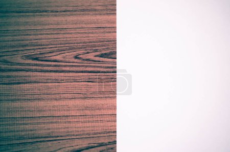 Foto de Papel blanco sobre fondo texturizado de madera - Imagen libre de derechos