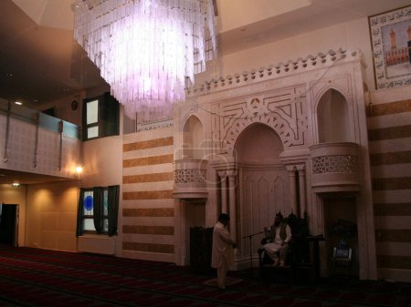 Téléchargez les photos : L'intérieur de la mosquée - en image libre de droit
