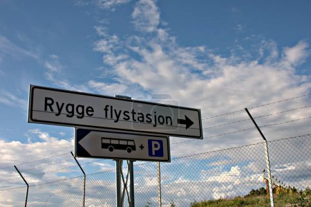 Téléchargez les photos : Signez à Moss Lufthavn Rygge, déplier en Norvège - en image libre de droit