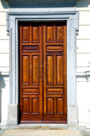 Téléchargez les photos : Porte brune en bois du vieux bâtiment - en image libre de droit