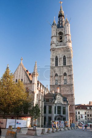 Téléchargez les photos : Beffroi dans le centre historique de Gand, Belgique - en image libre de droit