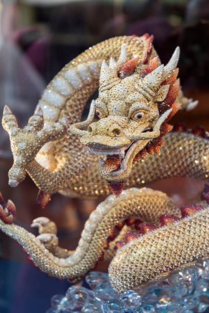 Téléchargez les photos : Dragon figure, close up - en image libre de droit