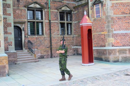 Foto de Guardias en el Castillo de Rosenborg Copenhague, Dinamarca - Imagen libre de derechos