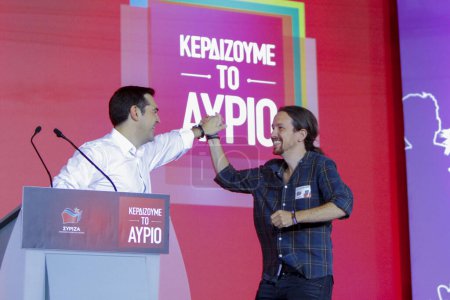 Téléchargez les photos : ATHÈNES - ELECTION GENERALE DU GREEK - SYRIZA RALLY - SYNTAGMA SQUARE - en image libre de droit