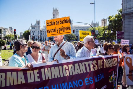Foto de Madrid, España - la gente en la protesta de salud en la calle de la madrid - Imagen libre de derechos