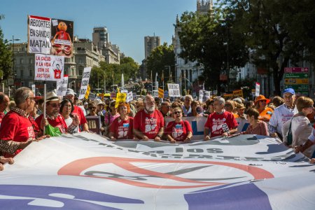 Téléchargez les photos : Espagne - beaucoup de gens manifestent pour les soins de santé à Madrid - en image libre de droit
