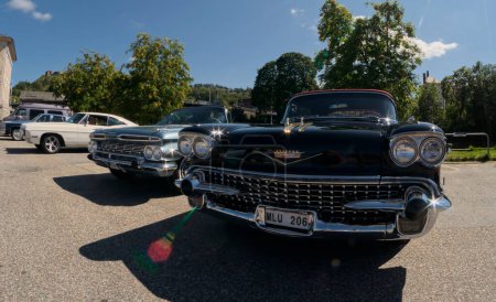 Foto de Street & Cruisin 'Club Halden organiza anualmente una de las reuniones de coches más frecuentados de Noruega para coches clásicos. - Imagen libre de derechos